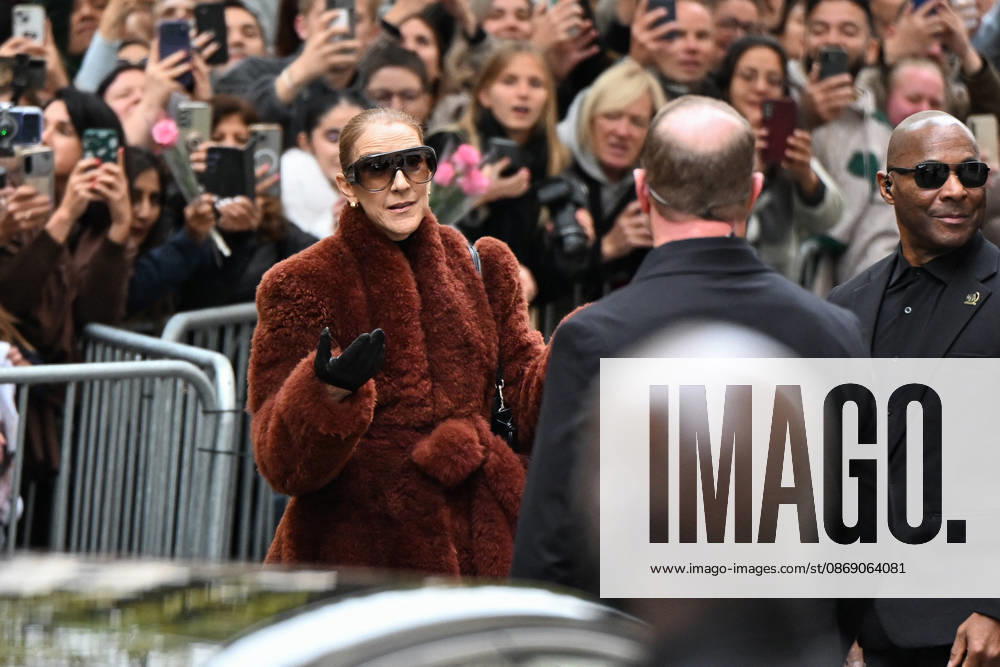 Celine Dion Leaves Her Hotel - Paris Celine Dion spend time with fans before going to the venue, at the Hotel Royal Monceau in Paris, France, on October 9, 2026. Photo by Lionel Urman ABACAPRESS.COM Paris France