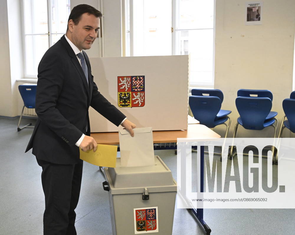 The two-day elections to municipal assemblies started in the Czech Republic together with the first round of the elections to one-third of the Senate, on October 9, 2026. On the photo Czech Foreign Minister and Chairman of the Motorists for themselves party Petr Macinka cast his vote in Prague. (CTKxPhoto MichalxKrumphanzl) CTKPhotoP2026100906782 CTKPhotoP2026100906782