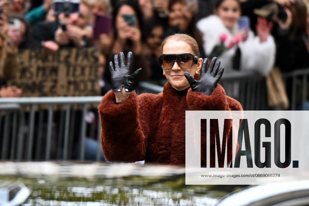 Céline Dion spent some time with her fans at the Royal Monceau Hotel in Paris, France, before heading to the event venue. Céline Dion spends time with fans before going to the venue, the Royal Monceau Hotel in Paris, France 460344 2026 10 09 PARIS France