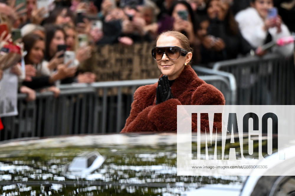 Céline Dion spent some time with her fans at the Royal Monceau Hotel in Paris, France, before heading to the event venue. Céline Dion spends time with fans before going to the venue, the Royal Monceau Hotel in Paris, France 460344 2026 10 09 PARIS France