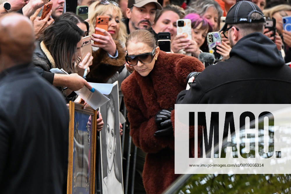 Céline Dion spent some time with her fans at the Royal Monceau Hotel in Paris, France, before heading to the event venue. Céline Dion spends time with fans before going to the venue, the Royal Monceau Hotel in Paris, France 460344 2026 10 09 PARIS France