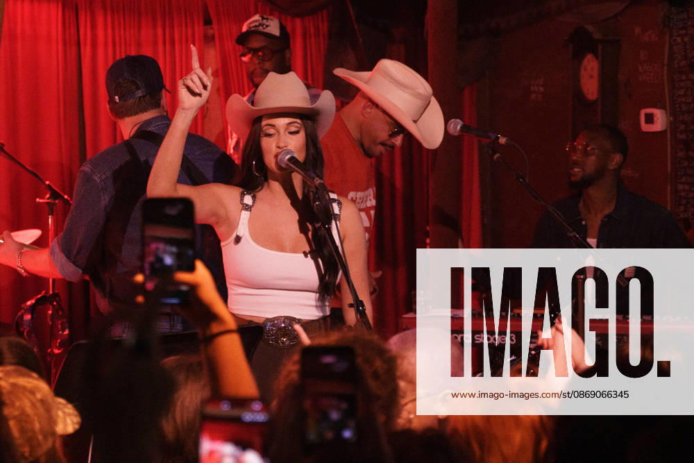 Austin, Texas. Kacey Musgraves performed a surprise show at the White Horse after her concert. - ZUMAda1_ 20261009_zap_da1_018