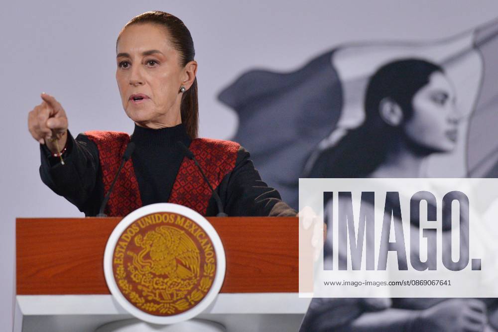 TO-45414-MEXICO , September 10, 2026. Mexican President Claudia Sheinbaum spoke about heavy rains in various states and national politics during the "People& 039;s Conference" at the National Palace in Mexico City. Clasos.com.mx - ZUMAcs4_ 20261009_faa_cs4_020