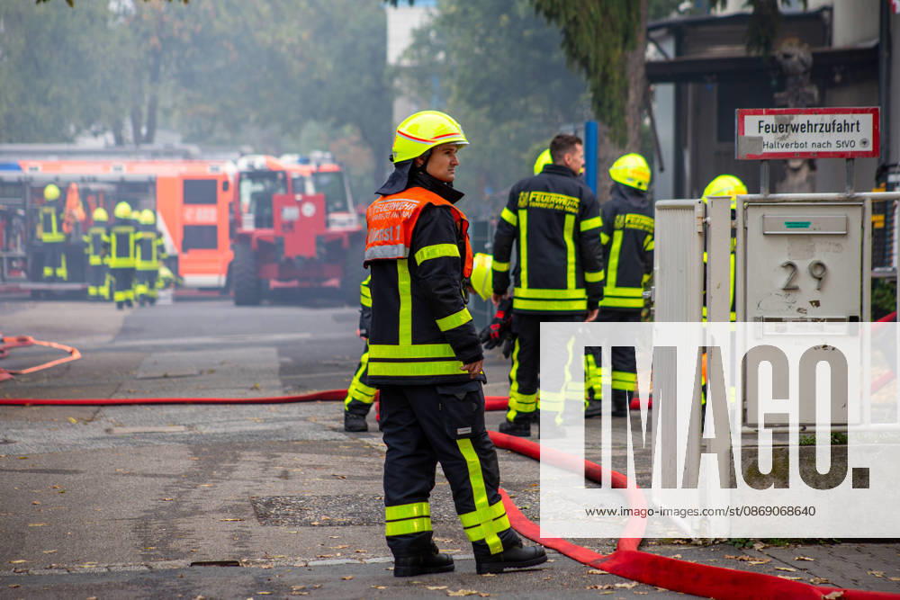 School Aid in Flames: The warehouse of the Frankfurt for Ukraine initiative burns overnight in Frankfurt s Dornbusch neighborhood—over 100 first responders battle the fire; Criminal Investigation Department investigates 7aIMG 0576534 School Aid in Flames: The warehouse of the Frankfurt for Ukraine initiative bur