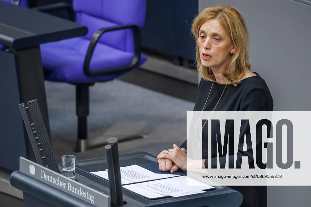 Bundestag: Karin Prien (CDU), Federal Minister for Family Affairs, at the German Bundestag on October 9, 2026, in Berlin, Berlin, Berlin, Germany, Bundestag