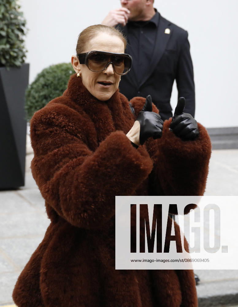Céline Dion greets her fans as she leaves the Royal Monceau hotel in Paris, before heading to La Plenitude Arena in Paris La Défense to continue her concert series on October 9, 2026. The night before, the Quebec star stumbled on stage and then forgot a few lines of her song, Pour que tu m’aimes encore during the finale of her show. Marc Ausset Lacroix, Bestimage. Céline Dion greets fans as she leaves the Royal Monceau Hotel in Paris, before heading to the Paris La Défense Arena to continue her concert series on October 9, 2026. The previous evening, the Quebec star stumbled on stage and forgot some of the lyrics to her song Pour que tu m’aimes encore during the show’s finale. Paris, France