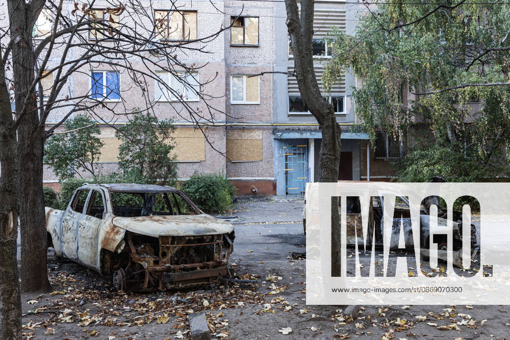 Aftermath of Russian drone strike in Ukraine KRAMATORSK, UKRAINE - OCTOBER 9: Cars destroyed by Russian drones in a residential area in Kramatorsk, Ukraine, 9 October 2026 Diego Herrera Carcedo Anadolu Kramatorsk Ukraine. Editorial use only. Please get in touch for any other usage.