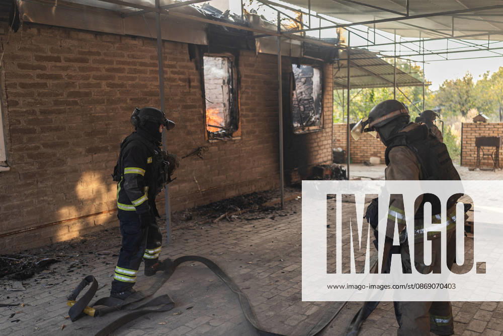 Aftermath of Russian drone strike in Ukraine KRAMATORSK, UKRAINE - OCTOBER 9: Ukrainian firefighters put out a fire in a house following a Russian drone strike in Kramatorsk, Ukraine, 9 October 2026 Diego Herrera Carcedo Anadolu Kramatorsk Ukraine. Editorial use only. Please get in touch for any other usage.