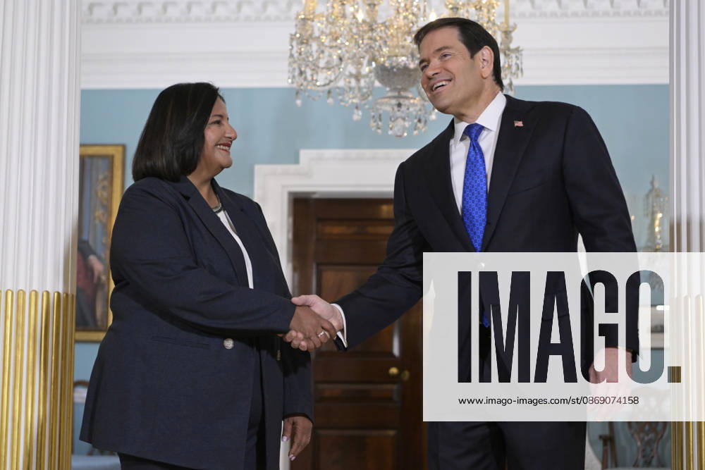 U.S. Secretary of State Marco Rubio greets the leader of a Venezuelan opposition bloc, Dinorah Figuera, during a meeting in the Treaty Room at the State Department in Washington, D.C., USA, 09 October 2026. Rubio stated that the dialogue between an opposition bloc led by Dinorah Figuera and the Chavistas to move toward a democratic transition in Venezuela has the full support of the Donald Trump administration. The opposition s dialogue with Chavismo has the full support of the U.S. !ACHTUNG: NUR REDAKTIONELLE NUTZUNG!