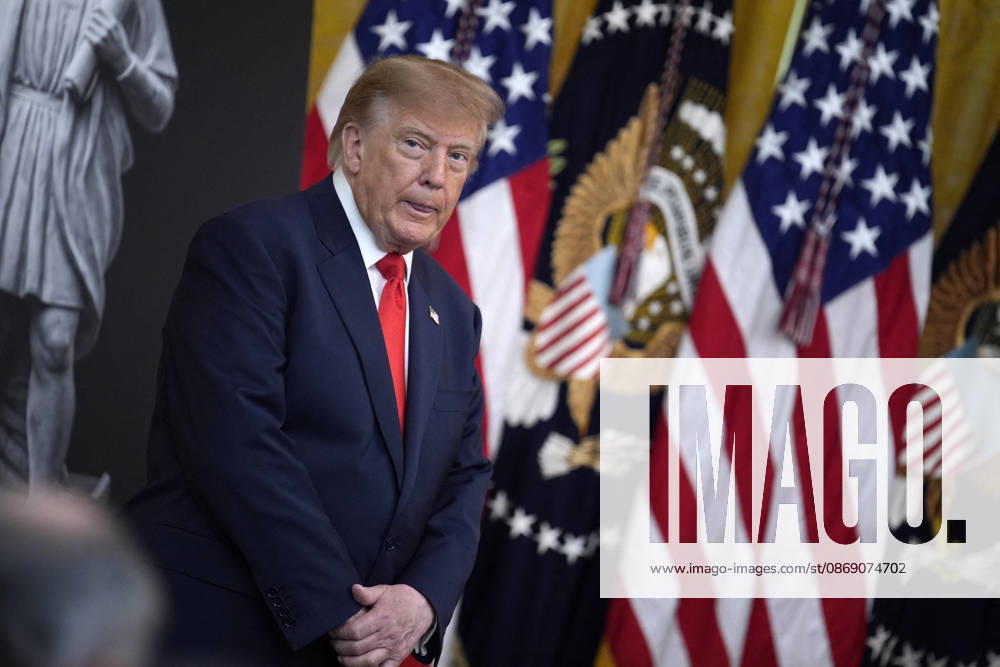 Donald Trump on Columbus Day celebration - Washington US President Donald Trump hosts a Columbus Day celebration in the East Room in Washington on October 9, 2026. Photo by Yuri Gripas ABACAPRESS.COM Washington DC United States