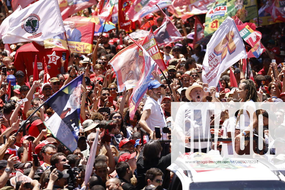 Lula takes part in a campaign motorcade in Ceilandia Brazil s President Luiz Inacio Lula da Silva (c), who is running for reelection, kisses a Brazilian flag during a campaign motorcade with the candidate for governor of the Distrito Federal, Leandro Grass (L), and his Vice, Dora Gomes, in Ceilandia, Distrito Federal, Brazil, on October 9, 2026. Lula da Silva is heading to a runoff against right-wing senator Flavio Bolsonaro. Photo: WILTON JUNIOR ESTADAO CONTEUDO CEILANDIA DF BRAZIL