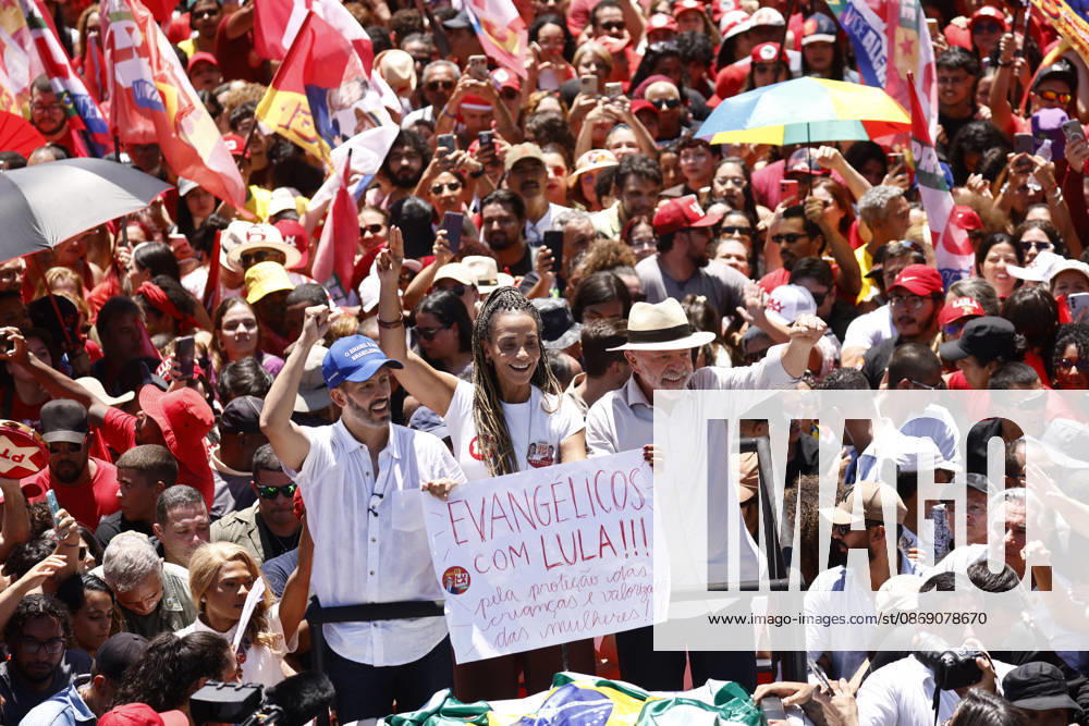Lula takes part in a campaign motorcade in Ceilandia Brazil s President Luiz Inacio Lula da Silva (R), who is running for reelection, waves during a campaign motorcade with the candidate for governor of the Distrito Federal, Leandro Grass (L), and his Vice, Dora Gomes, in Ceilandia, Distrito Federal, Brazil, on October 9, 2026. Lula da Silva is heading to a runoff against right-wing senator Flavio Bolsonaro. Photo: WILTON JUNIOR ESTADAO CONTEUDO CEILANDIA DF BRAZIL