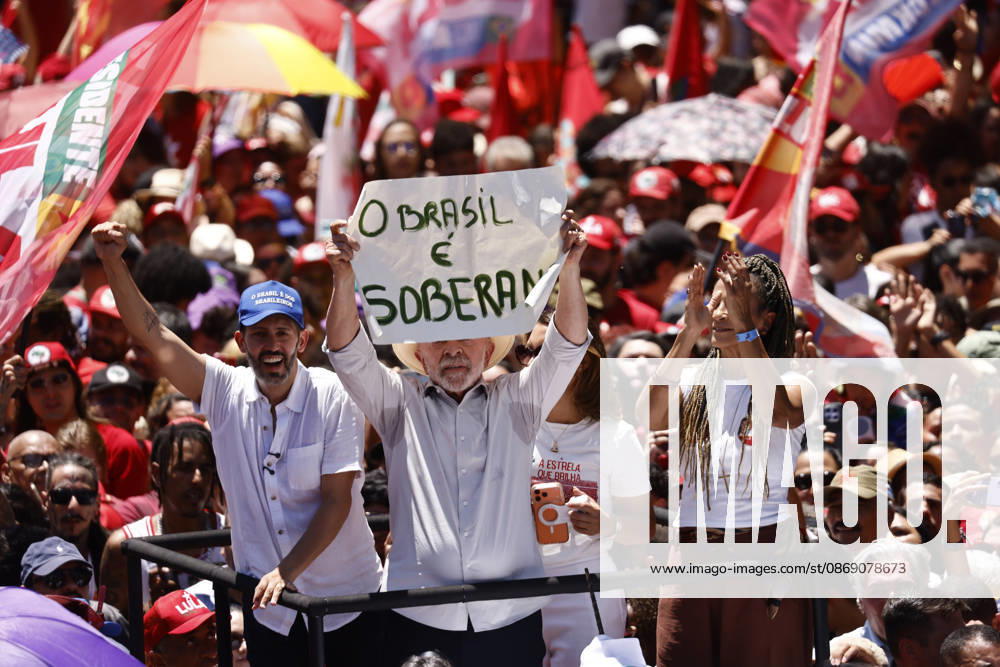Lula takes part in a campaign motorcade in Ceilandia Brazil s President Luiz Inacio Lula da Silva, who is running for reelection, and the candidate for governor of the Distrito Federal, Leandro Grass (L), take part in a campaign motorcade in Ceilandia, Distrito Federal, Brazil, on October 9, 2026. Lula da Silva is heading to a runoff against right-wing senator Flavio Bolsonaro. Photo: WILTON JUNIOR ESTADAO CONTEUDO CEILANDIA DF BRAZIL