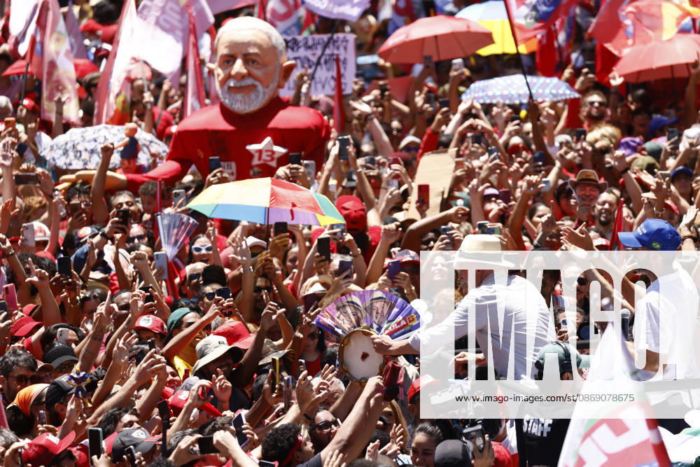 Lula takes part in a campaign motorcade in Ceilandia Brazil s President Luiz Inacio Lula da Silva, who is running for reelection, and the candidate for governor of the Distrito Federal, Leandro Grass (R), take part in a campaign motorcade in Ceilandia, Distrito Federal, Brazil, on October 9, 2026. Lula da Silva is heading to a runoff against right-wing senator Flavio Bolsonaro. Photo: WILTON JUNIOR ESTADAO CONTEUDO CEILANDIA DF BRAZIL