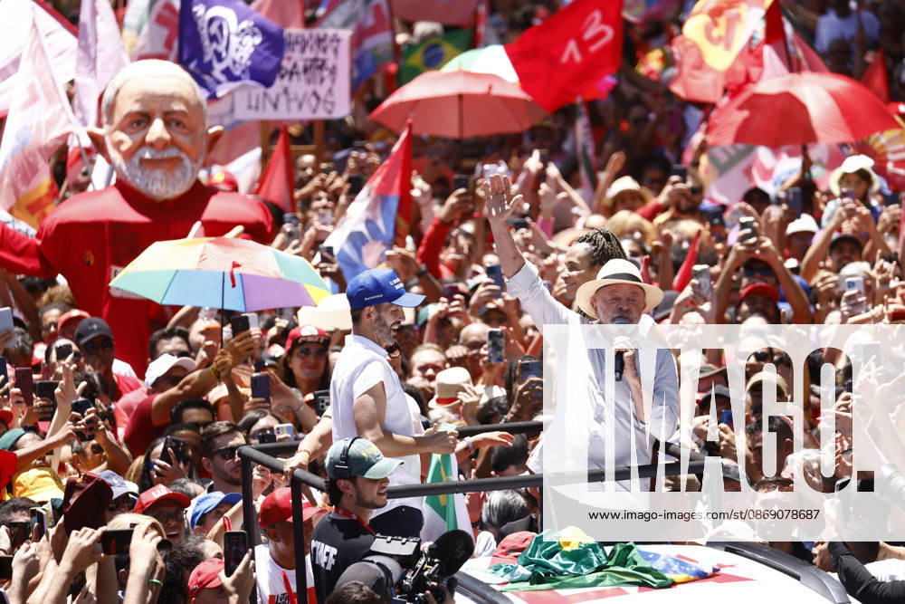 Lula takes part in a campaign motorcade in Ceilandia Brazil s President Luiz Inacio Lula da Silva, who is running for reelection, and the candidate for governor of the Distrito Federal, Leandro Grass (L), take part in a campaign motorcade in Ceilandia, Distrito Federal, Brazil, on October 9, 2026. Lula da Silva is heading to a runoff against right-wing senator Flavio Bolsonaro. Photo: WILTON JUNIOR ESTADAO CONTEUDO CEILANDIA DF BRAZIL
