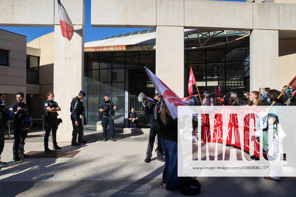 High school students block schools here, demanding the release of their classmates in police custody in front of the Aix-en-Provence police station. - 09 11 2026 - France Bouches-du-Rhone Marseille - SylvainxRostaingx Pictorium LePictorium_0342750