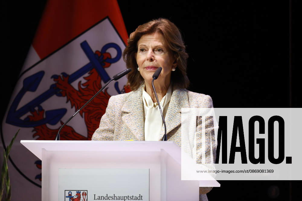 Queen Silvia of Sweden during her visit to the Luisen Gymnasium in Düsseldorf. The Queen attended the Luisen Gymnasium in Düsseldorf during her school years; today, it is located in a new building at a different site. Düsseldorf, October 9, 2026, North Rhine-Westphalia, Germany