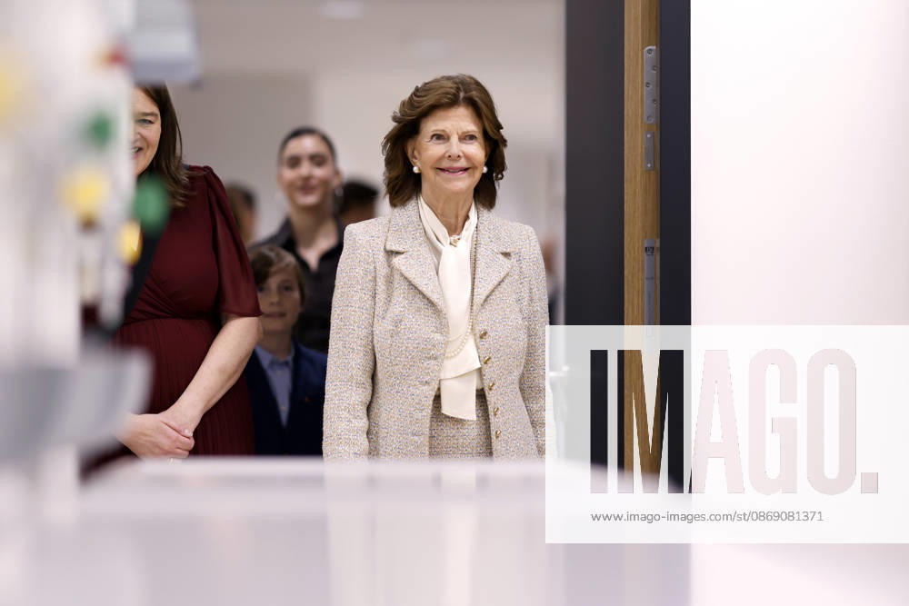 Queen Silvia of Sweden during her visit to the Luisen Gymnasium in Düsseldorf. The Queen attended the Luisen Gymnasium in Düsseldorf during her school years; today, it is located in a new building at a different site. Düsseldorf, October 9, 2026, North Rhine-Westphalia, Germany