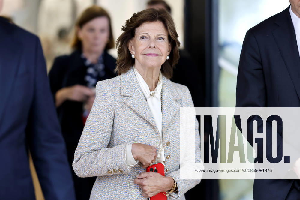 Queen Silvia of Sweden during her visit to the Luisen Gymnasium in Düsseldorf. The Queen attended the Luisen Gymnasium in Düsseldorf during her school years; today, it is located in a new building at a different site. Düsseldorf, October 9, 2026, North Rhine-Westphalia, Germany