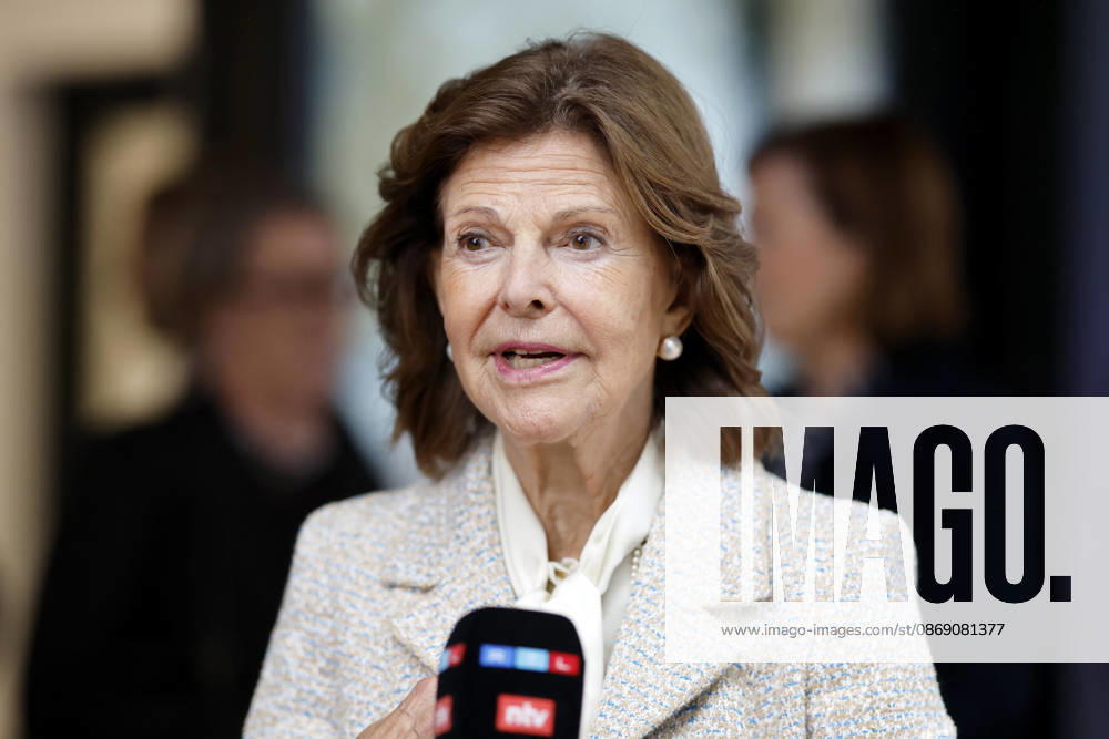 Queen Silvia of Sweden during her visit to the Luisen Gymnasium in Düsseldorf. The Queen attended the Luisen Gymnasium in Düsseldorf during her school years; today, it is located in a new building at a different site. Düsseldorf, October 9, 2026, North Rhine-Westphalia, Germany