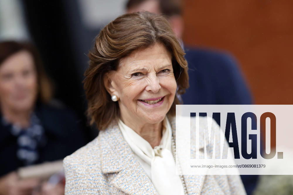 Queen Silvia of Sweden during her visit to the Luisen Gymnasium in Düsseldorf. The Queen attended the Luisen Gymnasium in Düsseldorf during her school years; today, it is located in a new building at a different site. Düsseldorf, October 9, 2026, North Rhine-Westphalia, Germany