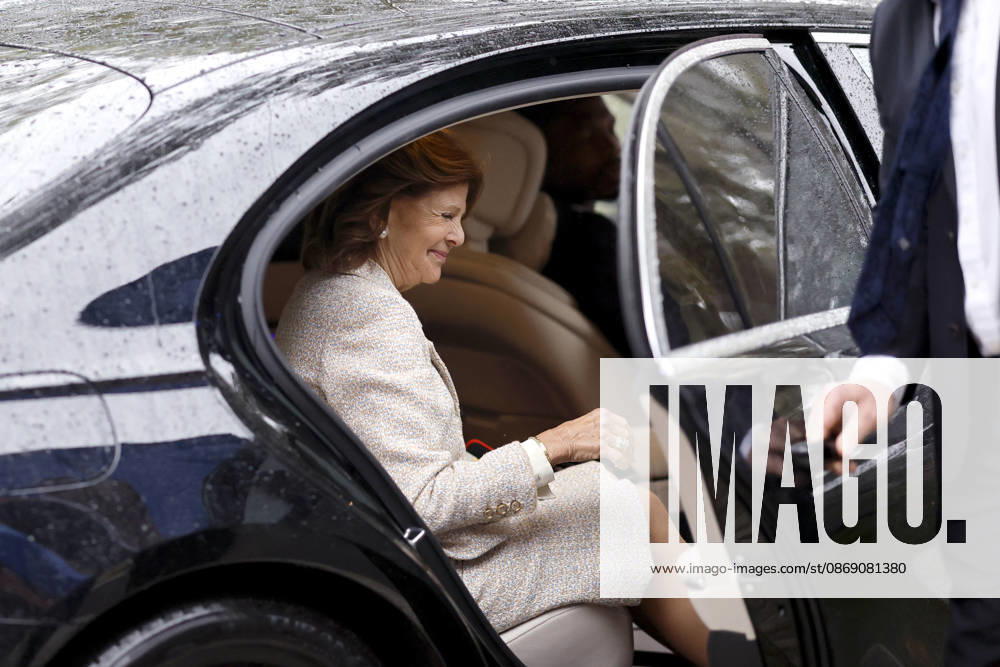 Queen Silvia of Sweden during her visit to the Luisen Gymnasium in Düsseldorf. The Queen attended the Luisen Gymnasium in Düsseldorf during her school years; today, it is located in a new building at a different site. Düsseldorf, October 9, 2026, North Rhine-Westphalia, Germany