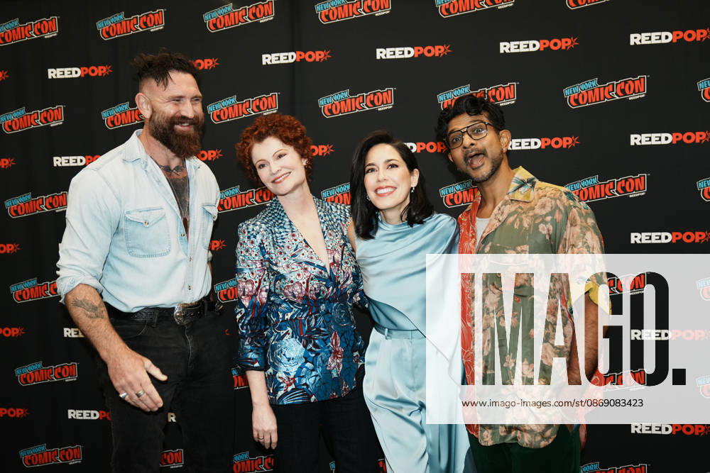 The cast of CBS Studios hit show Ghosts from left: DEVAN CHANLDER LONG, REBECCA WISOCKY, SHEILA CARRASO and UTKARSH AMBUDKAR stand for a photo at the 2026 New York Comic Con at the Javits Center on October 9, 2026 in New York. New York USA - ZUMAb148 20261009_zap_b148_026