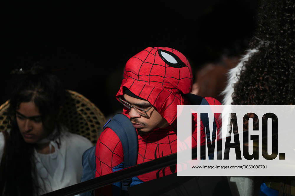 Scenes of people in cosplay at the 2026 New York Comic Con at the Javits Center on October 9, 2026 in New York. New York USA - ZUMAb148 20261009_zap_b148_031