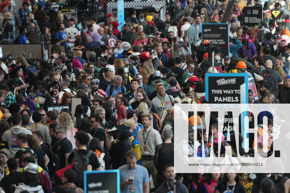 Scenes of people in cosplay at the 2026 New York Comic Con at the Javits Center on October 9, 2026 in New York. New York USA - ZUMAb148 20261009_zap_b148_073