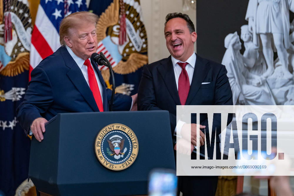 U.S. President Donald Trump joins famed American tenor Christopher Macchio at a Christopher Columbus Day event at the White House on October 9, 2026, in Washington, D.C. Washington USA - ZUMAl312 20261009_znp_l312_009