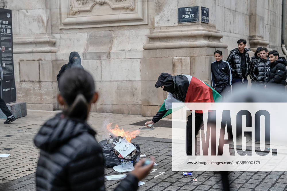 Brief clashes erupt during student gathering in Nancy NANCY, FRANCE - OCTOBER 9: A small group of students gather as brief confrontations occur following tensions at the scene. in Nancy, France, on October 9, 2026. Mohamad Saeed Tako Anadolu Nancy France. Editorial use only. Please get in touch for any other usage.