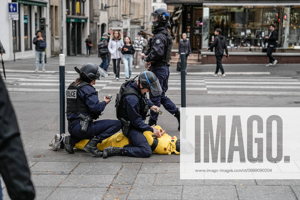 Brief clashes erupt during student gathering in Nancy NANCY, FRANCE - OCTOBER 9: A small group of students gather as brief confrontations occur following tensions at the scene. in Nancy, France, on October 9, 2026. Mohamad Saeed Tako Anadolu Nancy France. Editorial use only. Please get in touch for any other usage.