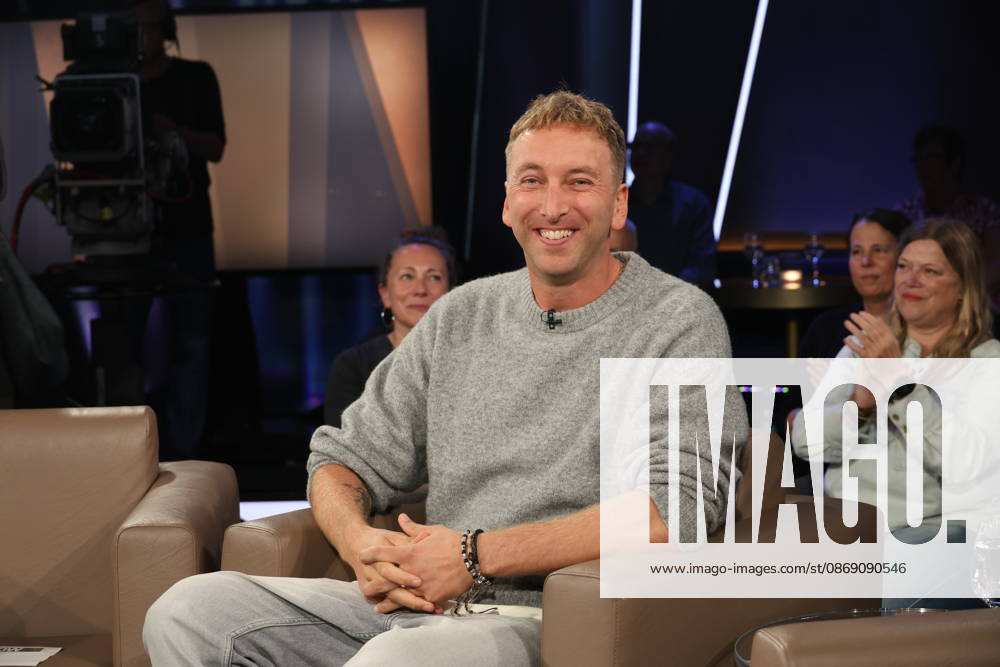 Torge Oelrich, also known as Freshtorge, comedian, guest on the NDR Talk Show on October 9, 2026, on NDR Television’s Channel 3; photo op before the taping on October 2, 2026, at the Hamburg Lokstedt television studio