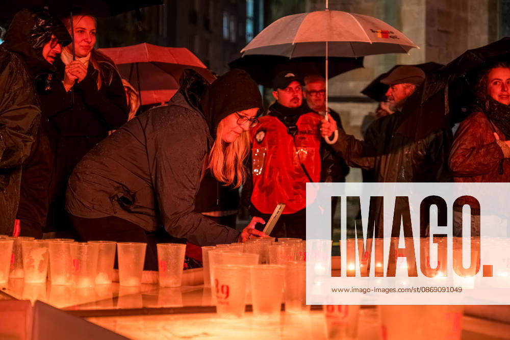 Since 2009, the Festival of Lights has been held in Leipzig on October 9 to commemorate the Monday demonstrations of 1989. Lights and art installations illuminate the city, and people walk through the city carrying candles. Festival of Lights 2026