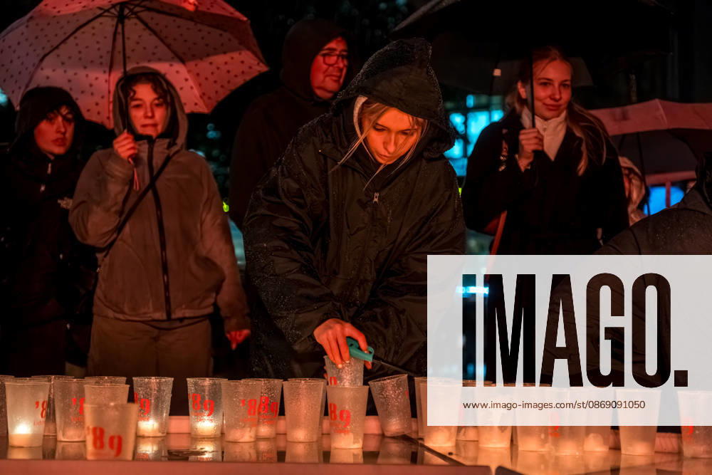 Since 2009, the Festival of Lights has been held in Leipzig on October 9 to commemorate the Monday demonstrations of 1989. Lights and art installations illuminate the city, and people walk through the city carrying candles. Festival of Lights 2026