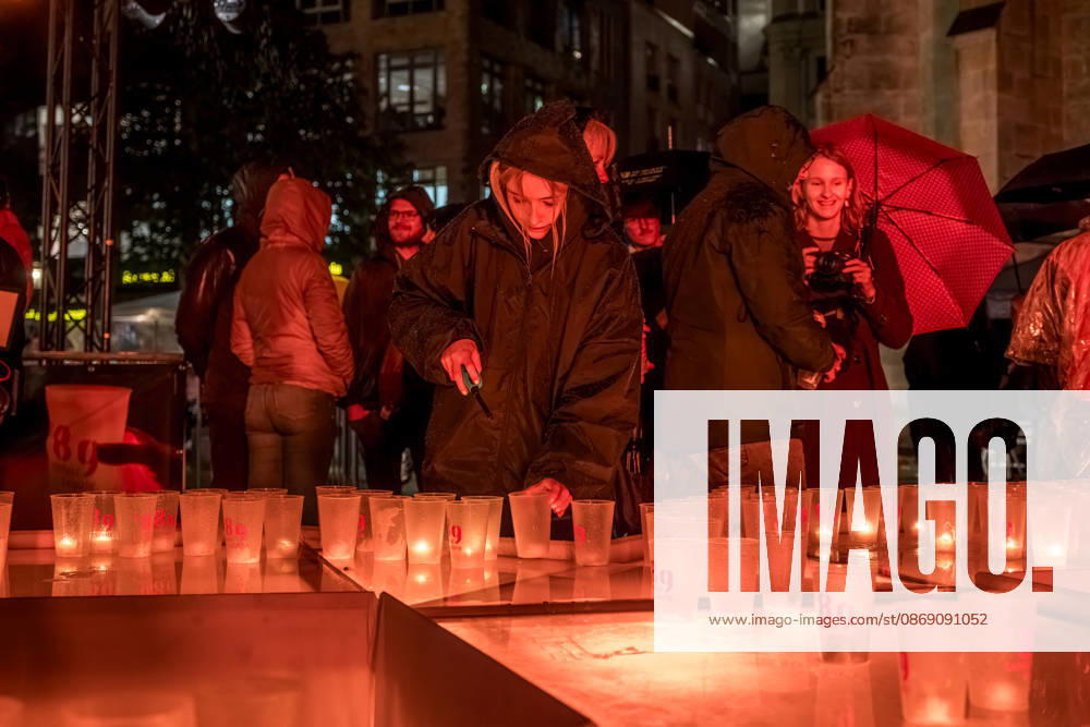 Since 2009, the Festival of Lights has been held in Leipzig on October 9 to commemorate the Monday demonstrations of 1989. Lights and art installations illuminate the city, and people walk through the city carrying candles. Festival of Lights 2026