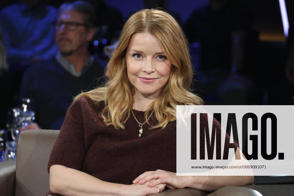Karoline Schuch, actress, guest on the NDR Talk Show on October 9, 2026, on NDR Television’s Channel 3; photo op before the taping on October 2, 2026, at the Hamburg Lokstedt television studio