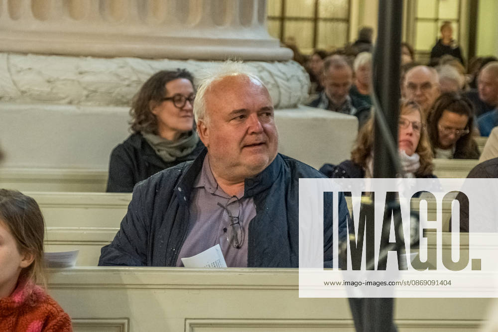 Since 2009, the Festival of Lights has been held in Leipzig on October 9 to commemorate the Monday demonstrations of 1989. Here is the prayer for peace at St. Nicholas Church, featuring a speech on democracy by Jörg Junhold. Festival of Lights 2026