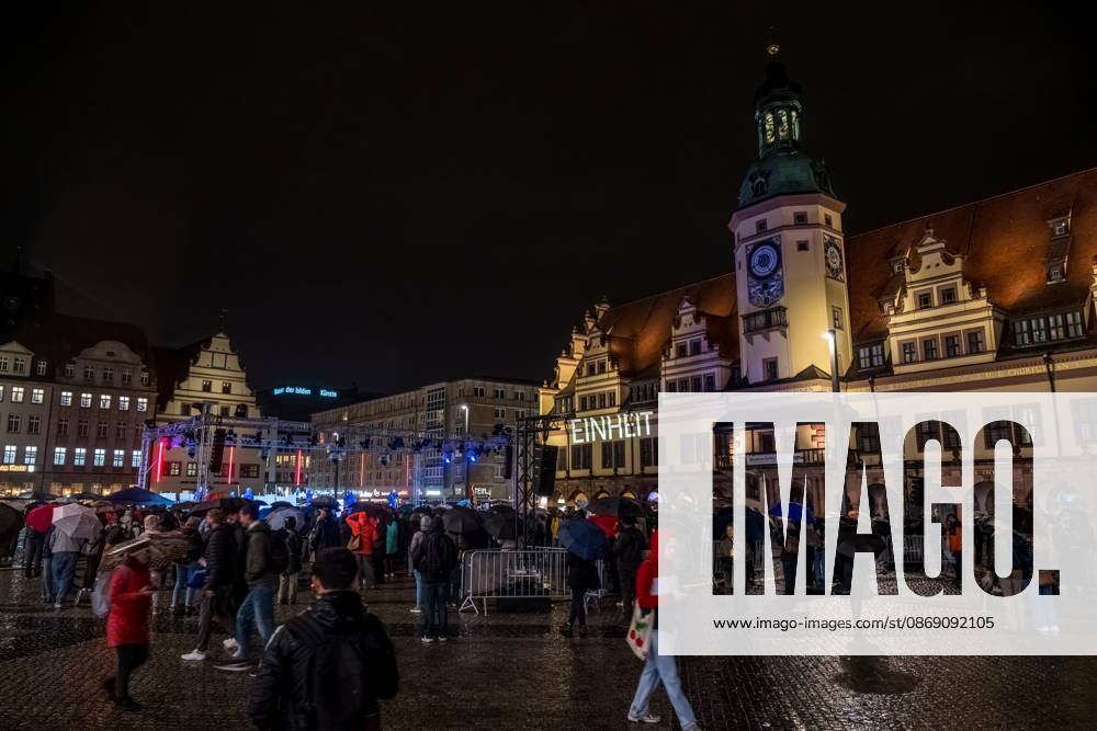 Since 2009, the Festival of Lights has been held in Leipzig on October 9 to commemorate the Monday demonstrations of 1989. Lights and art installations illuminate the city, and people walk through the city carrying candles. Festival of Lights 2026