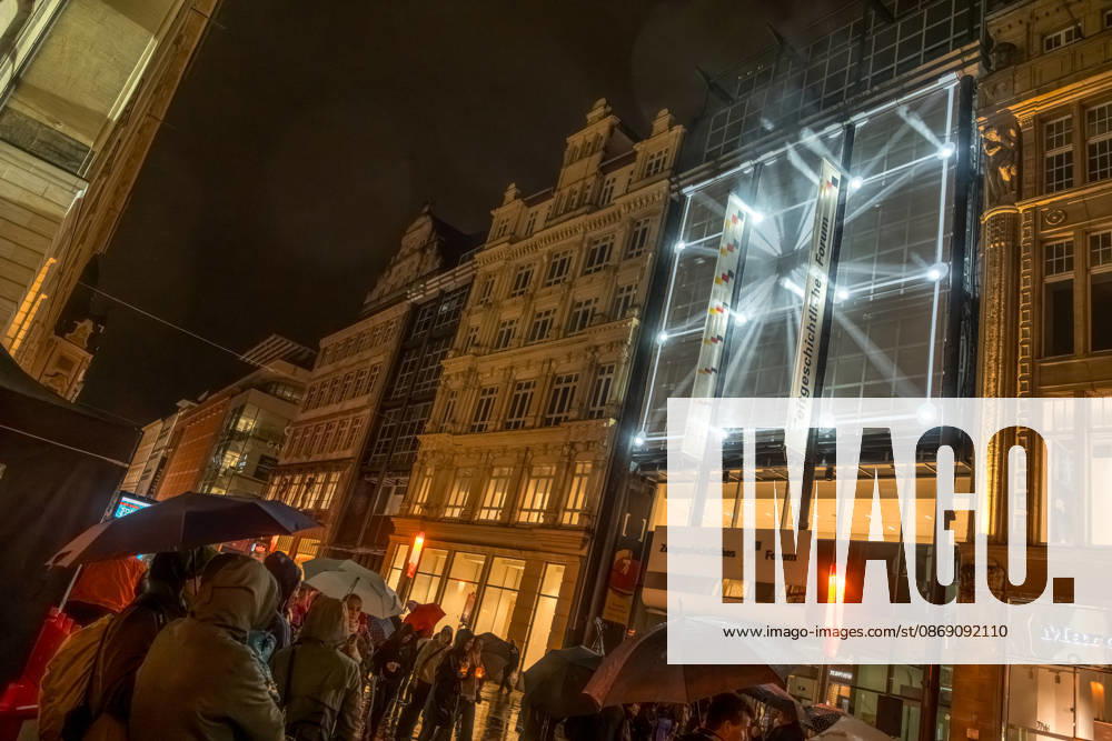 Since 2009, the Festival of Lights has been held in Leipzig on October 9 to commemorate the Monday demonstrations of 1989. Lights and art installations illuminate the city, and people walk through the city carrying candles. Festival of Lights 2026