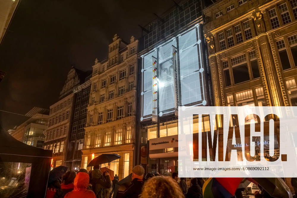 Since 2009, the Festival of Lights has been held in Leipzig on October 9 to commemorate the Monday demonstrations of 1989. Lights and art installations illuminate the city, and people walk through the city carrying candles. Festival of Lights 2026