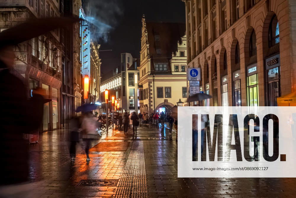 Since 2009, the Festival of Lights has been held in Leipzig on October 9 to commemorate the Monday demonstrations of 1989. Lights and art installations illuminate the city, and people walk through the city carrying candles. Festival of Lights 2026