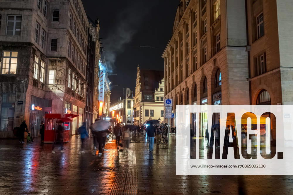 Since 2009, the Festival of Lights has been held in Leipzig on October 9 to commemorate the Monday demonstrations of 1989. Lights and art installations illuminate the city, and people walk through the city carrying candles. Festival of Lights 2026