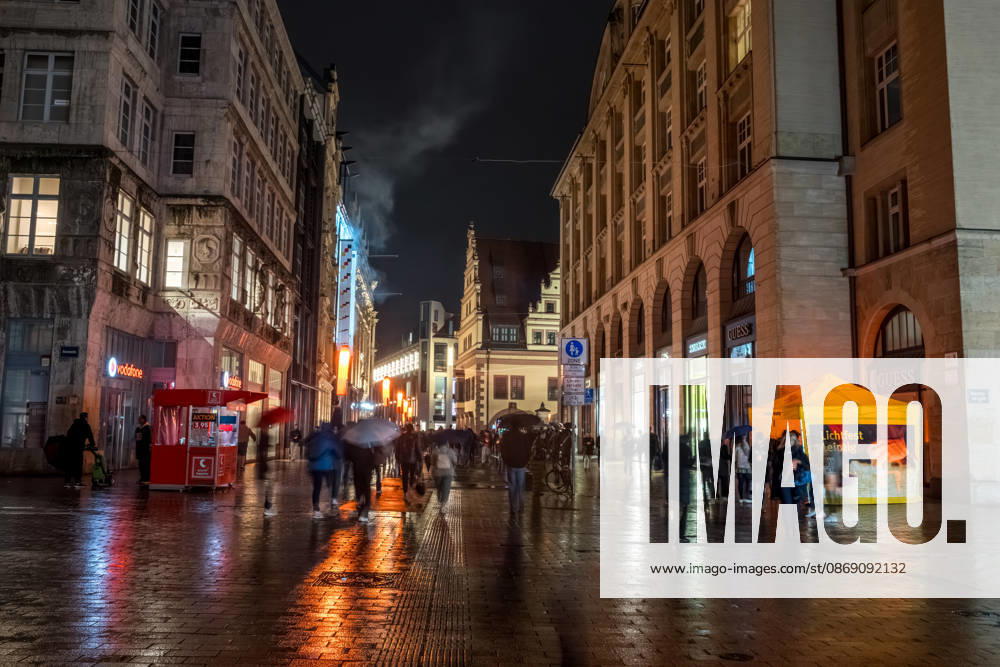 Since 2009, the Festival of Lights has been held in Leipzig on October 9 to commemorate the Monday demonstrations of 1989. Lights and art installations illuminate the city, and people walk through the city carrying candles. Festival of Lights 2026