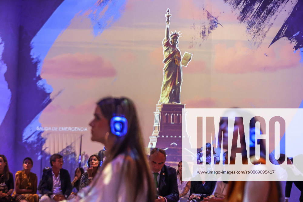Visitors experience The Legend of the Titanic , as the immersive exhibition, opens in Malaga after its premiere in Madrid and gathers more than a million visitors. The most immersive Titanic arrives in Malaga with a tour of the cabins. An exhibition 360 arrives in the city with five different experiences in which virtual reality allows you to know the rooms of the ship and listen live to its musicians. The exhibition will be open to the public from October 8 to January 5. Malaga Spain - ZUMAc161 20261009_zap_c161_004