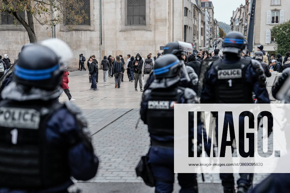 Brief clashes erupt during student gathering in Nancy NANCY, FRANCE - OCTOBER 9: A small group of students gather as brief confrontations occur following tensions at the scene. in Nancy, France, on October 9, 2026. Muhammed Said Tako Anadolu Nancy France. Editorial use only. Please get in touch for any other usage.
