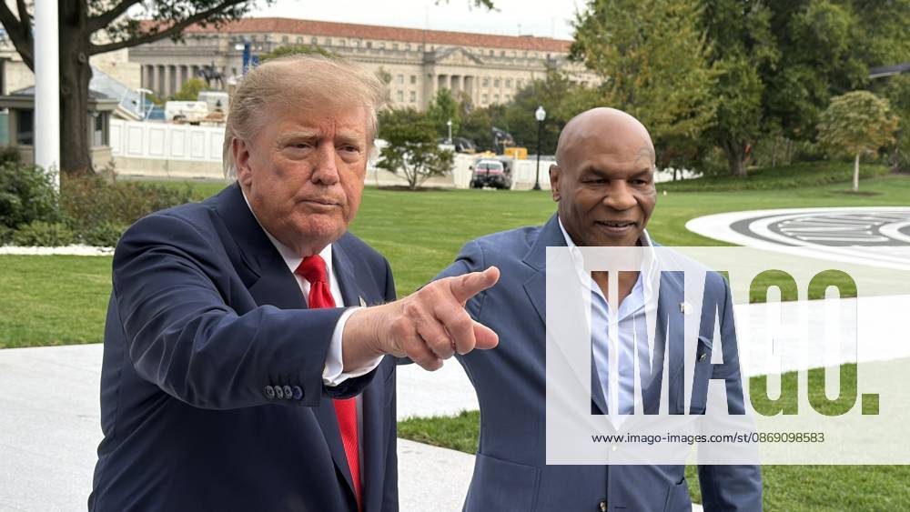US President Trump departs White House by helicopter with Mike Tyson WASHINGTON, D.C., UNITED STATES - OCTOBER 9: US President Donald Trump departs the White House by helicopter with former heavyweight boxing champion Mike Tyson as part of his midterm election campaign activities, in Washington, DC, on October 9, 2026. Can Hasasu Anadolu Washington, DC United States. Editorial use only. Please get in touch for any other usage.