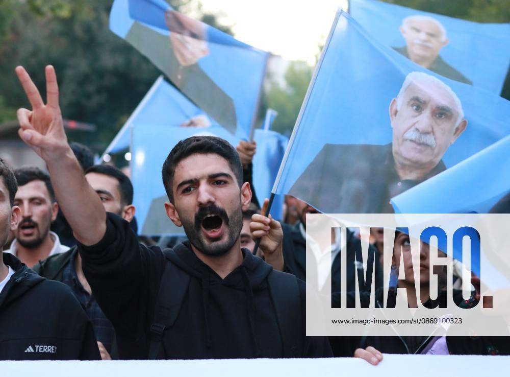 Hundreds march for Ocalans release in Diyarbakir DIYARBAKIR, TURKEY, OCTOBER 9, 2026: Hundreds of demonstrators march through Diyarbakir during a protest organized by the pro-Kurdish DEM Party, calling for the release of imprisoned Kurdistan Workers Party (PKK) leader Abdullah Ocalan. Participants carried banners and chanted slogans demanding his freedom amid ongoing efforts to advance a peace process between the Turkish government and the PKK following the groups announcement that it would lay down its arms. Diyarbakir Türkiye