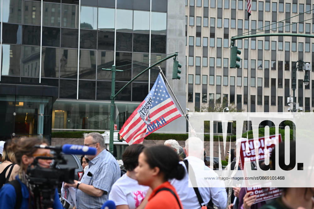 Protesters rally after ICE shooting of New York man in car with child inside NEW YORK, UNITED STATES - OCTOBER 9: A massive protest takes place at Foley Square , demanding the withdrawal of ICE from the city in New York, United States on October 9, 2026. The demonstration follows an incident yesterday in the Bronx where an ICE officer shot Oscar Belgal, a Dominican Republic national, in the neck while he was driving with a 5-year-old child in the vehicle. Waleed Zein Anadolu New York United States. Editorial use only. Please get in touch for any other usage.