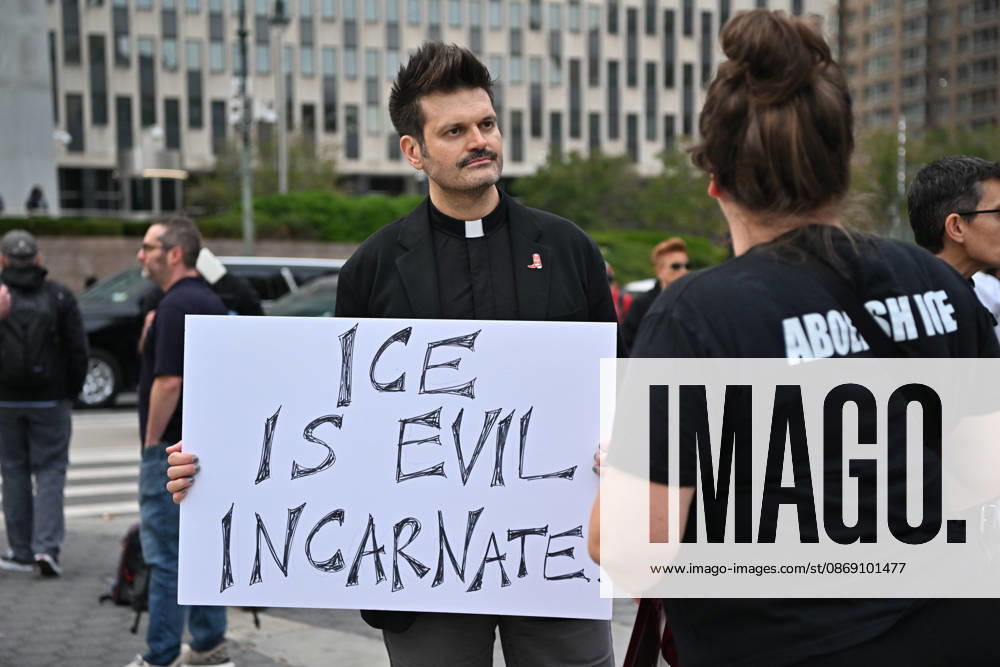 Protesters rally after ICE shooting of New York man in car with child inside NEW YORK, UNITED STATES - OCTOBER 9: A massive protest takes place at Foley Square , demanding the withdrawal of ICE from the city in New York, United States on October 9, 2026. The demonstration follows an incident yesterday in the Bronx where an ICE officer shot Oscar Belgal, a Dominican Republic national, in the neck while he was driving with a 5-year-old child in the vehicle. Waleed Zein Anadolu New York United States. Editorial use only. Please get in touch for any other usage.